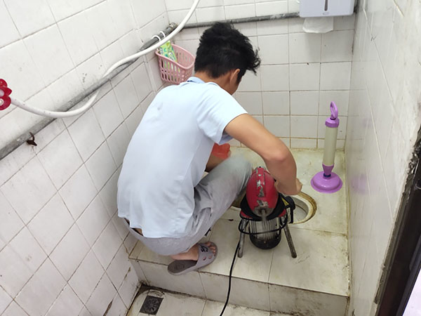 南开肥皂掉到马桶里把马桶堵住了怎么办？马桶堵住了怎么办