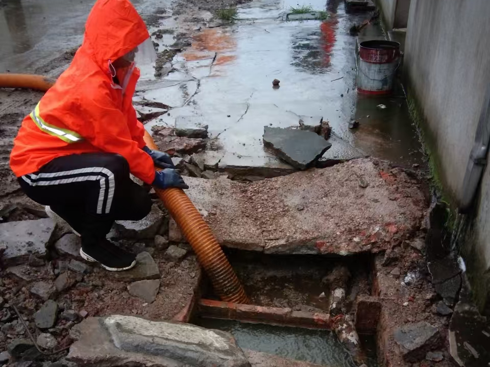 南开专业清理污水池 炜誉市政以规范流程守护城市 “肠道”