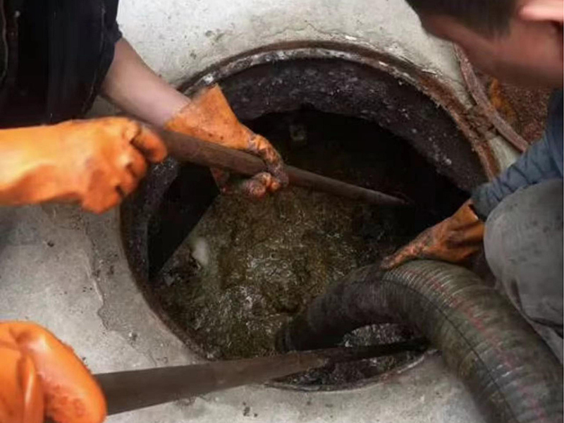 南开清理化粪池时如何避免沼气的危害？